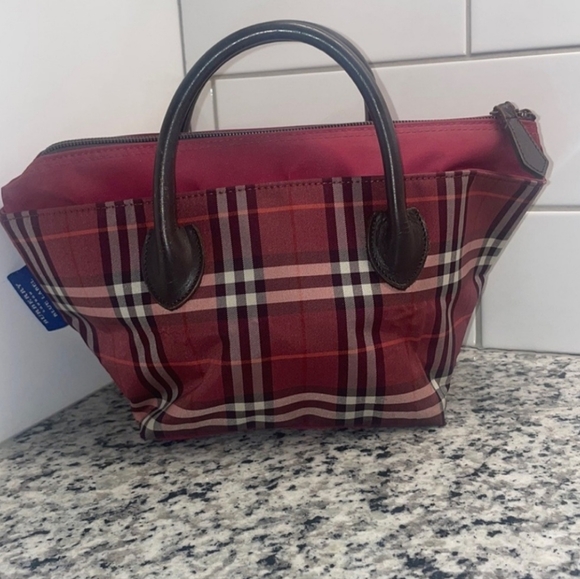 ๐RARE Blue Label Red Burberry NWOT in Mint Condition Shoulder Bag๐ - Picture 4 of 13